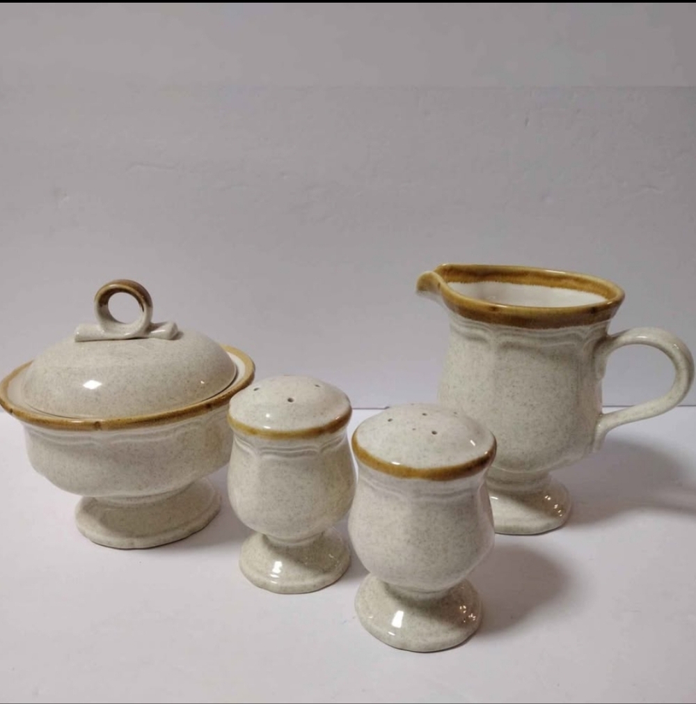 MIKASA EC 400 Garden Club Collection Vintage Stoneware Cottage Ceramic Set